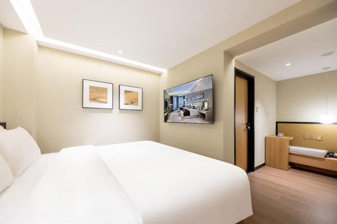 Beijing Tangfu Nanluoguxiang Wang Fu Jing Forbidden City Snack Street Hotel,1 Stop Walking To Airport Express,3 Stop To Tiananmen&Free Laundry Dry Service &Professional Free Tour Ticket Service With English Speaking Staff Екстериор снимка